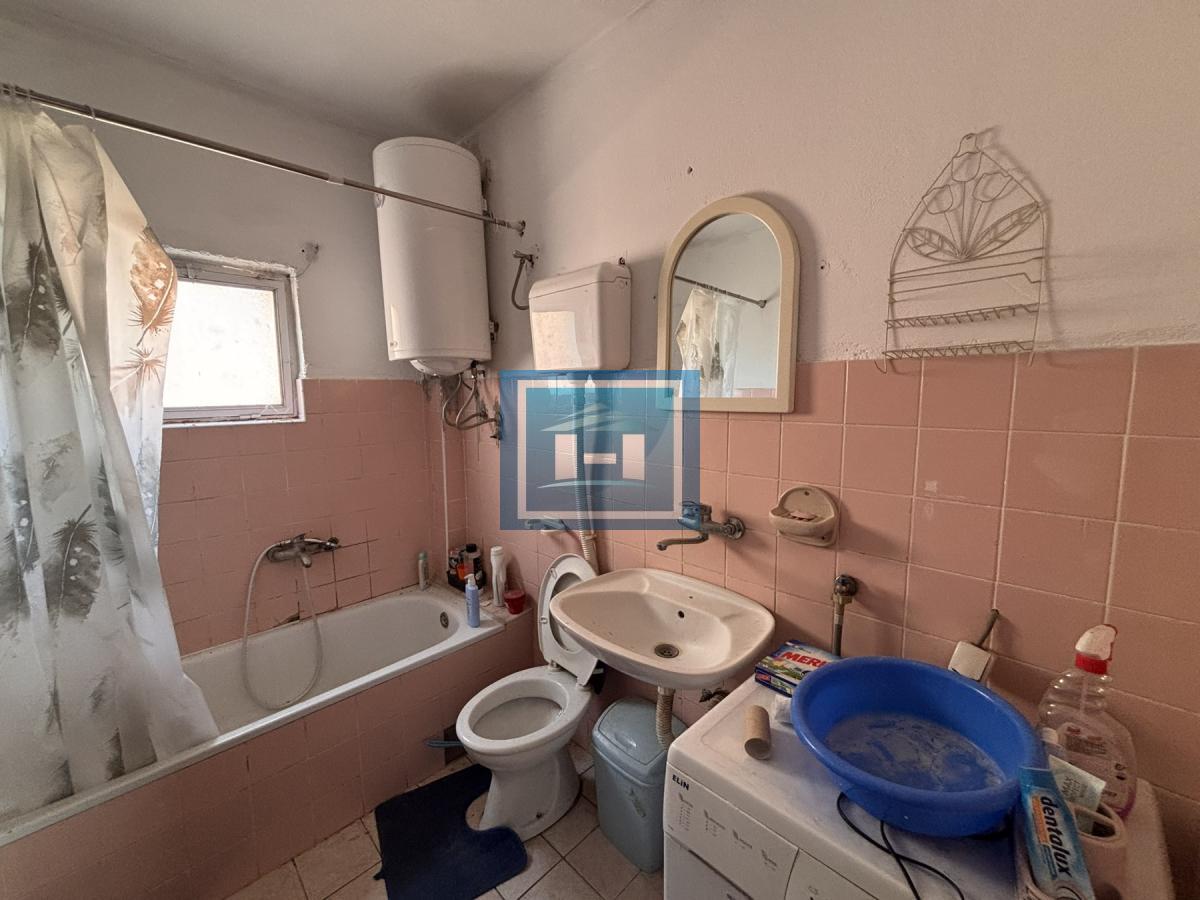 Na prodaju – Vrhunska višespratna kuća sa lokalom i velikim placem!