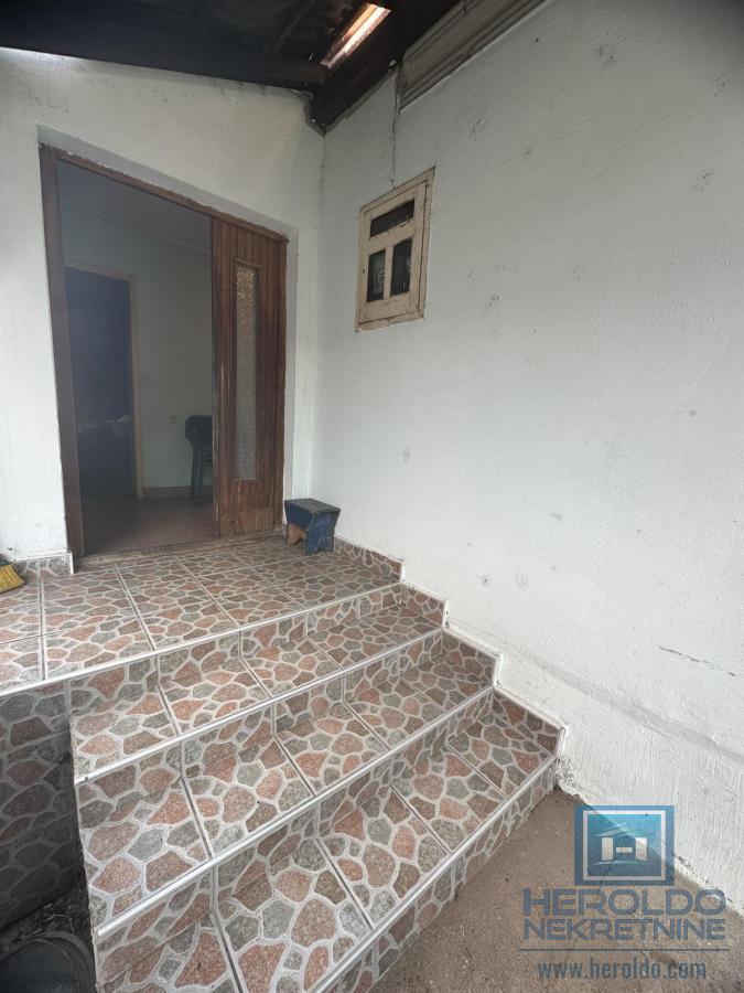 Na prodaju kuća sa pomoćnim objektima u Senju