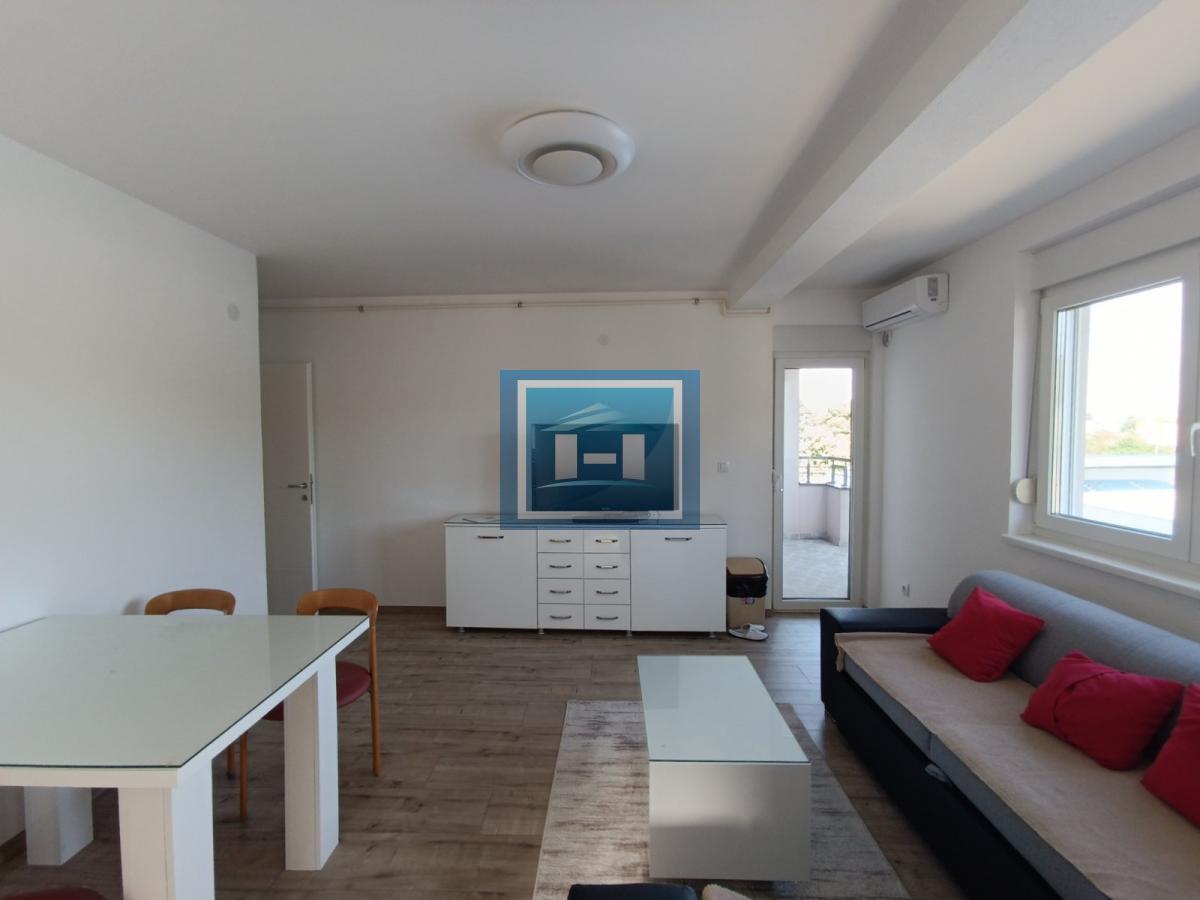 Prelep četverosoban stan kod Akva parka