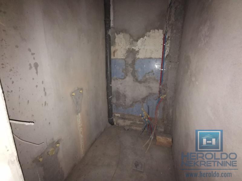 Prostran poslovni prostor