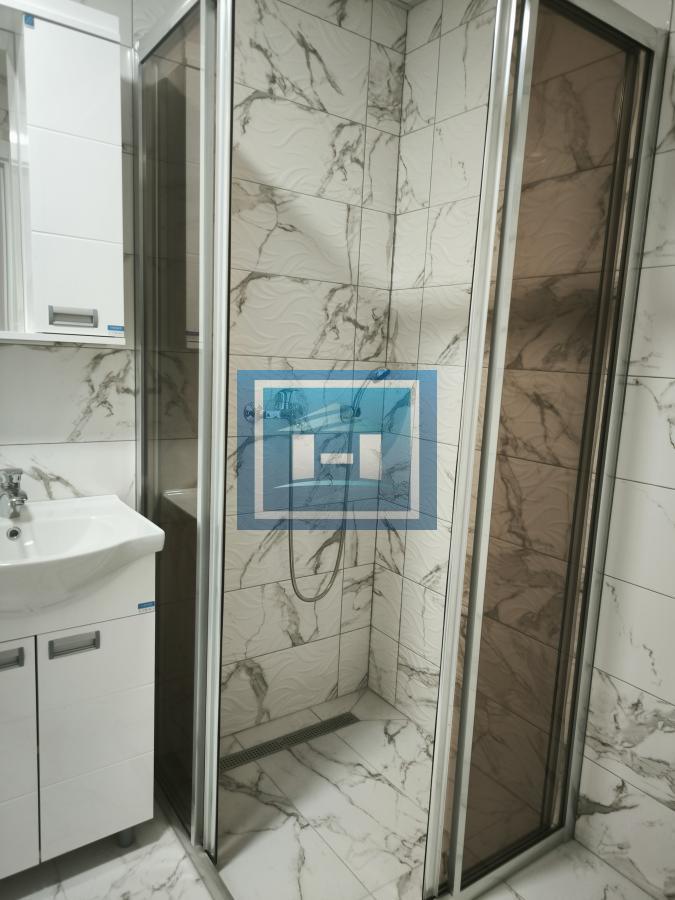 IZDAJE SE NOV, PROSTRAN STAN U CENTRU ĆUPRIJE – IDEALAN ZA PORODICE, FIRME I PRIVATNE DELATNOSTI