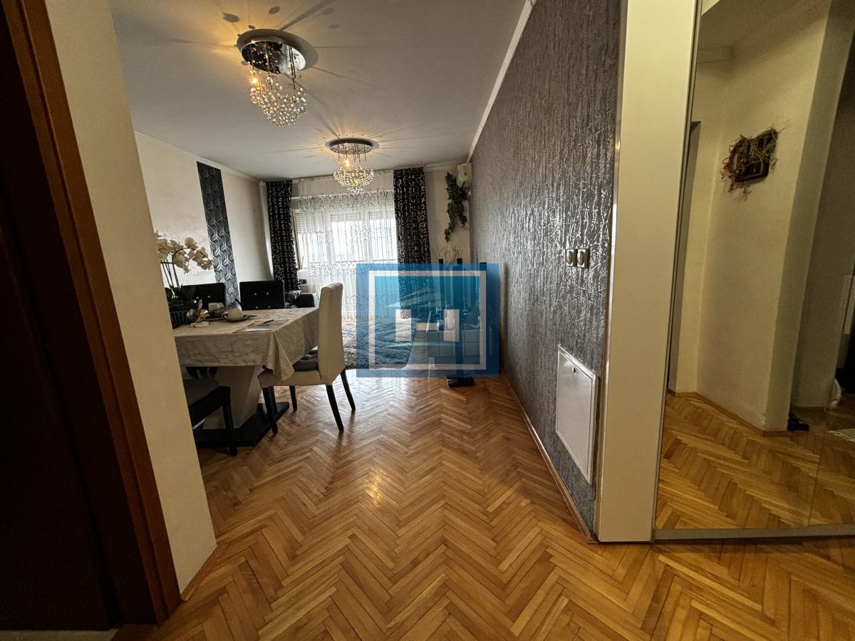 Prelep komforan stan u strogom centru Jagodine – idealna lokacija!