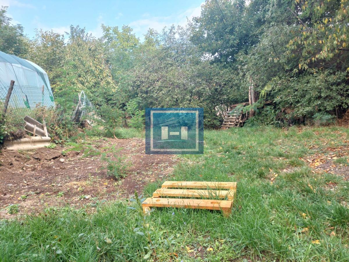 Na prodaju stan sa dvorištem – Bor, 10 min od centra