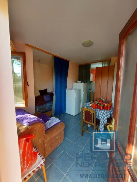 Kuća od 120m2 u naselju Kupusara na 7.39a placa