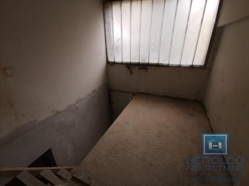 Prostran poslovni prostor