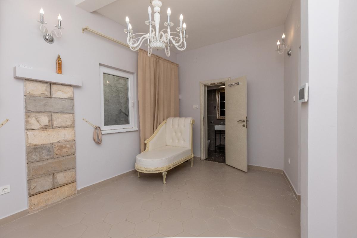 Gallery image 10