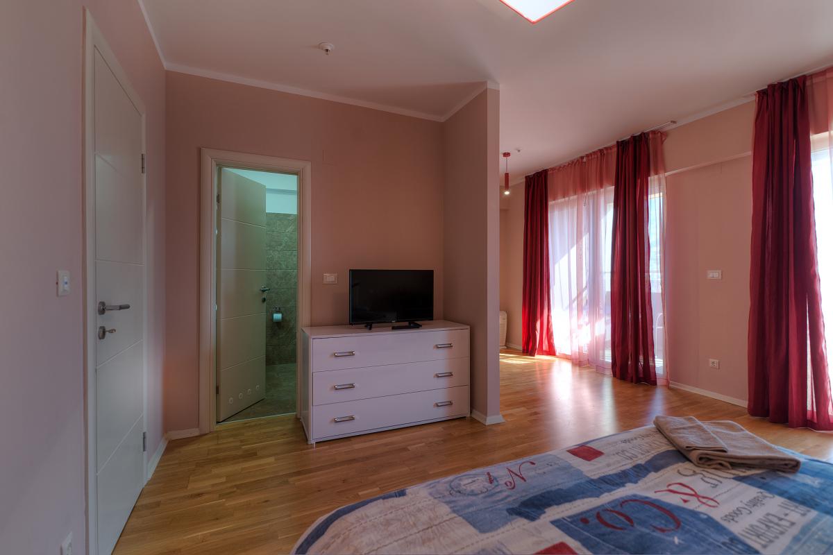 Gallery image 12