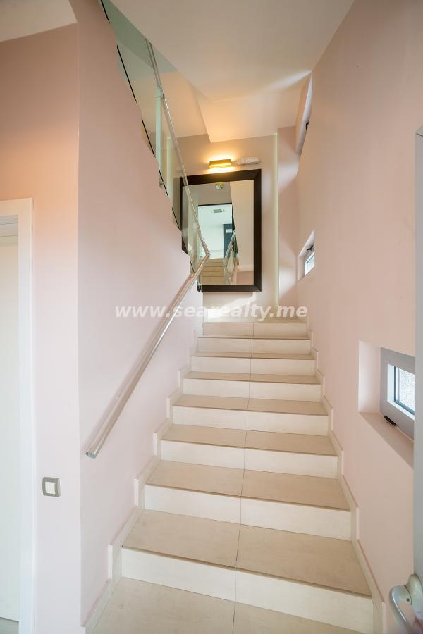 Gallery image 60